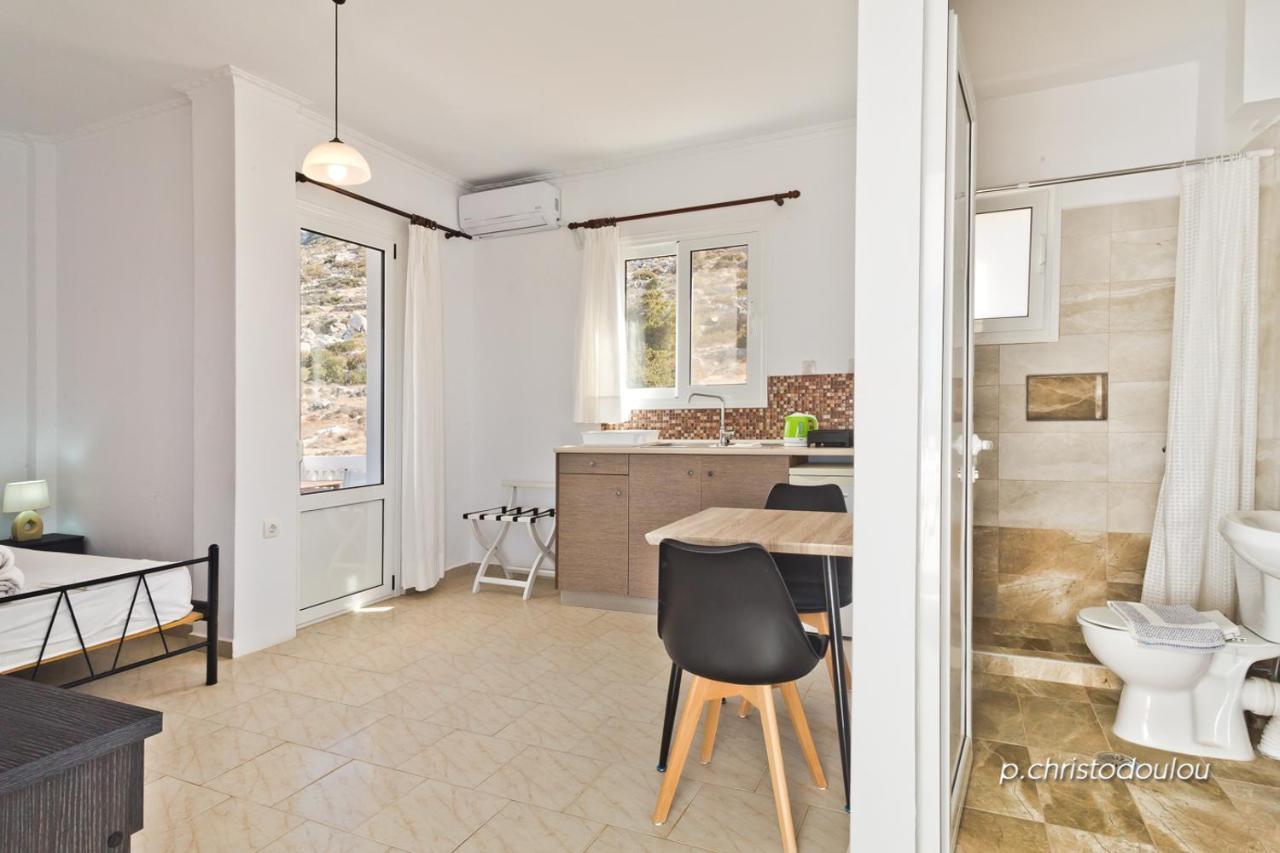 Albatros Studios & Apartments Лефкос-Карпату Экстерьер фото