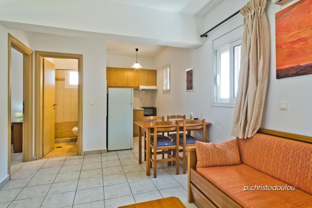 Albatros Studios & Apartments Лефкос-Карпату Экстерьер фото