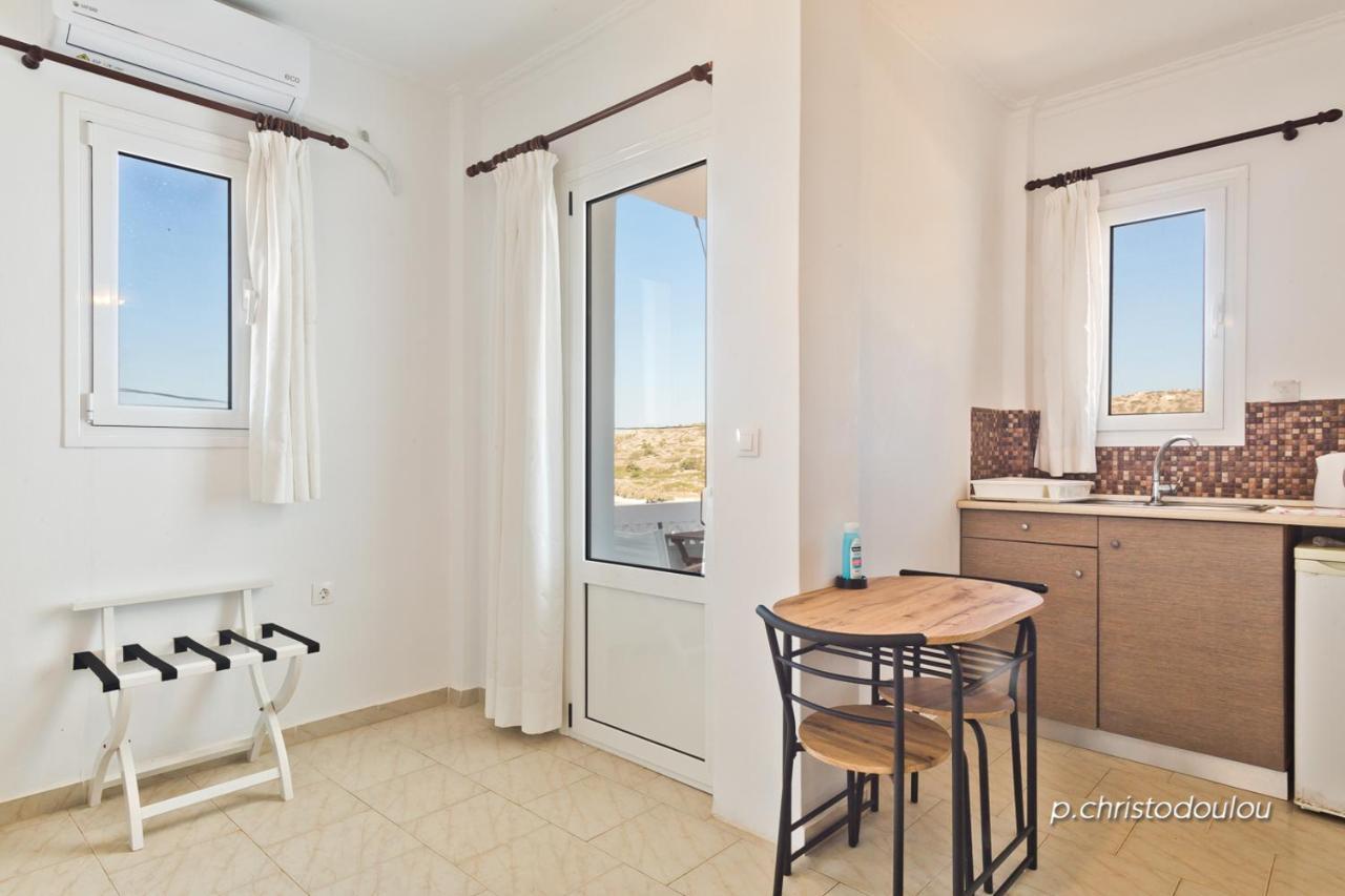Albatros Studios & Apartments Лефкос-Карпату Экстерьер фото