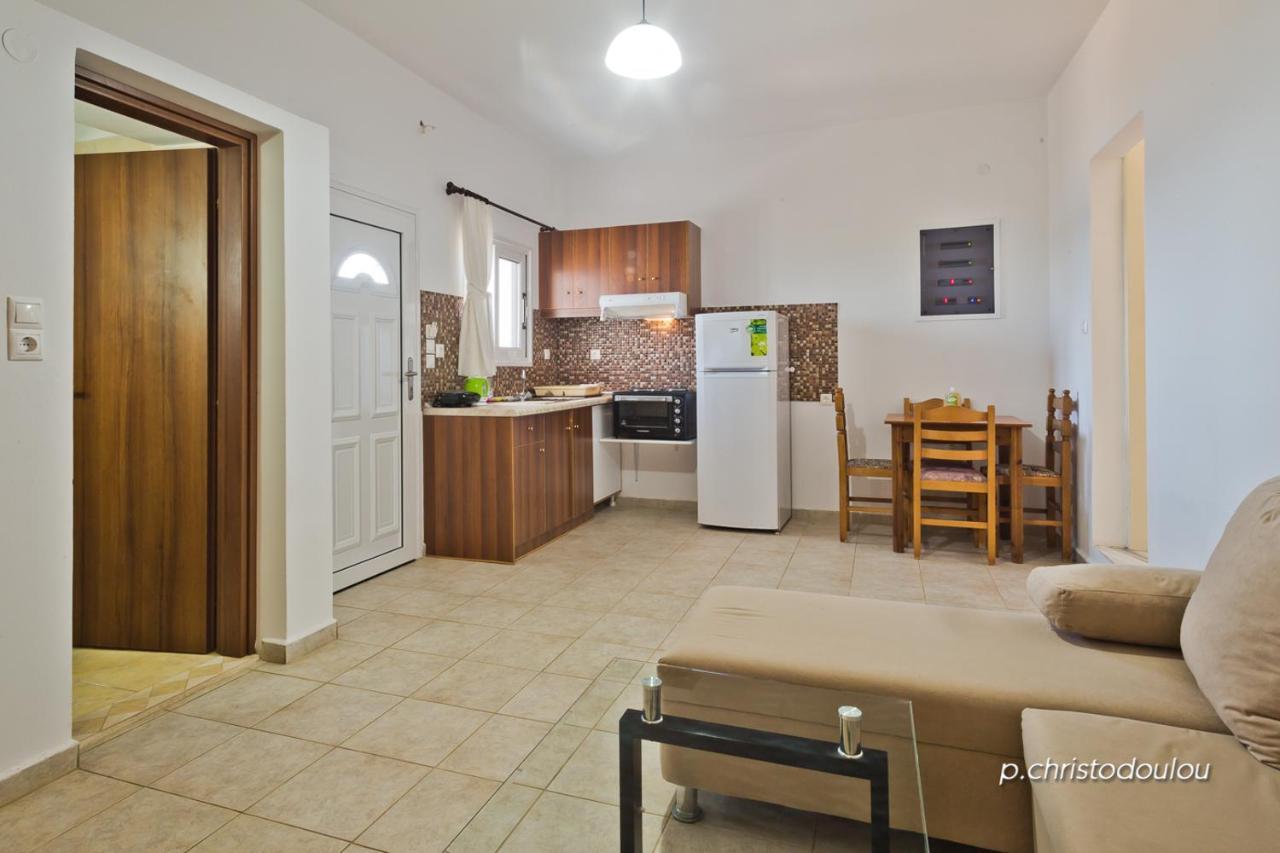 Albatros Studios & Apartments Лефкос-Карпату Экстерьер фото