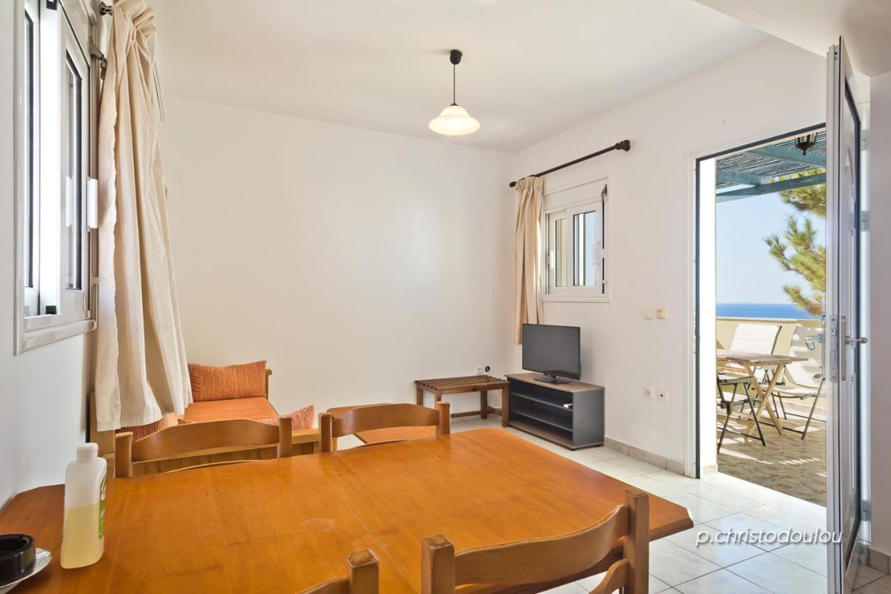 Albatros Studios & Apartments Лефкос-Карпату Экстерьер фото
