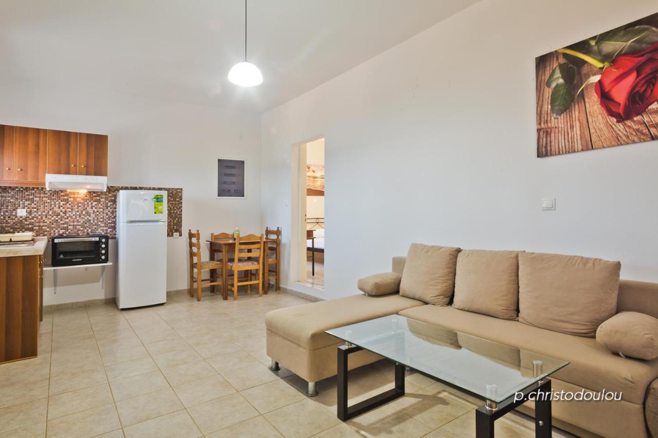 Albatros Studios & Apartments Лефкос-Карпату Экстерьер фото